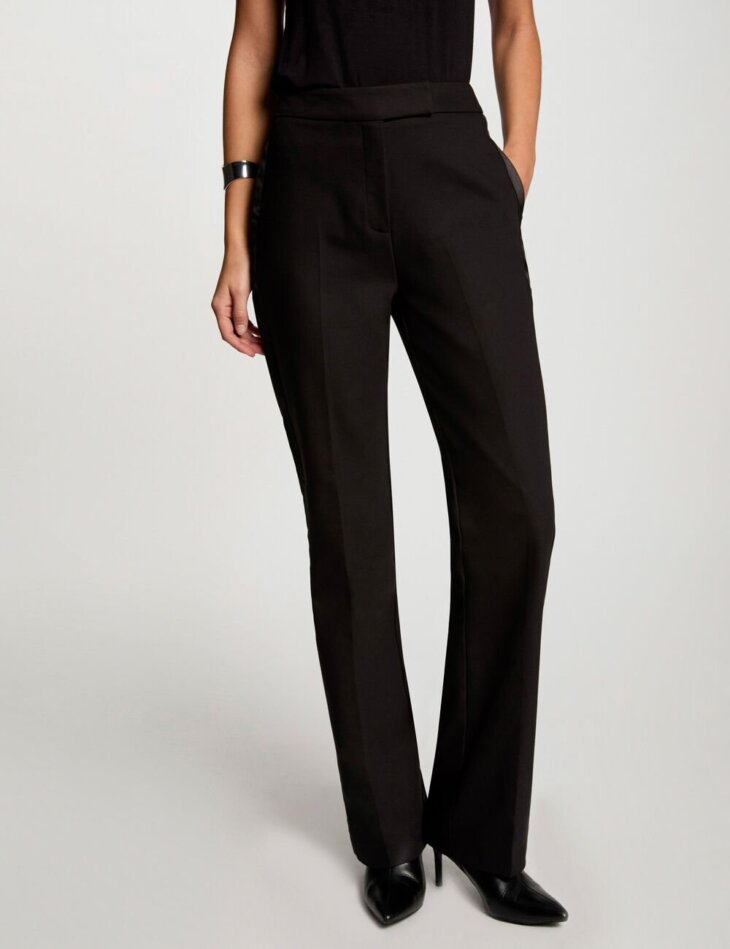 PANTALON AJUSTADO PINZAS NEGRO