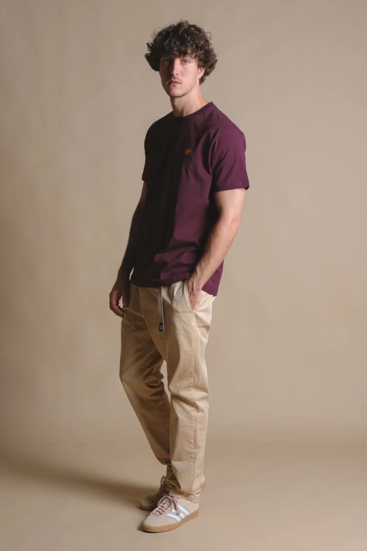 CAMISETA ESSENTIAL BURGUNDY - Imagen 3