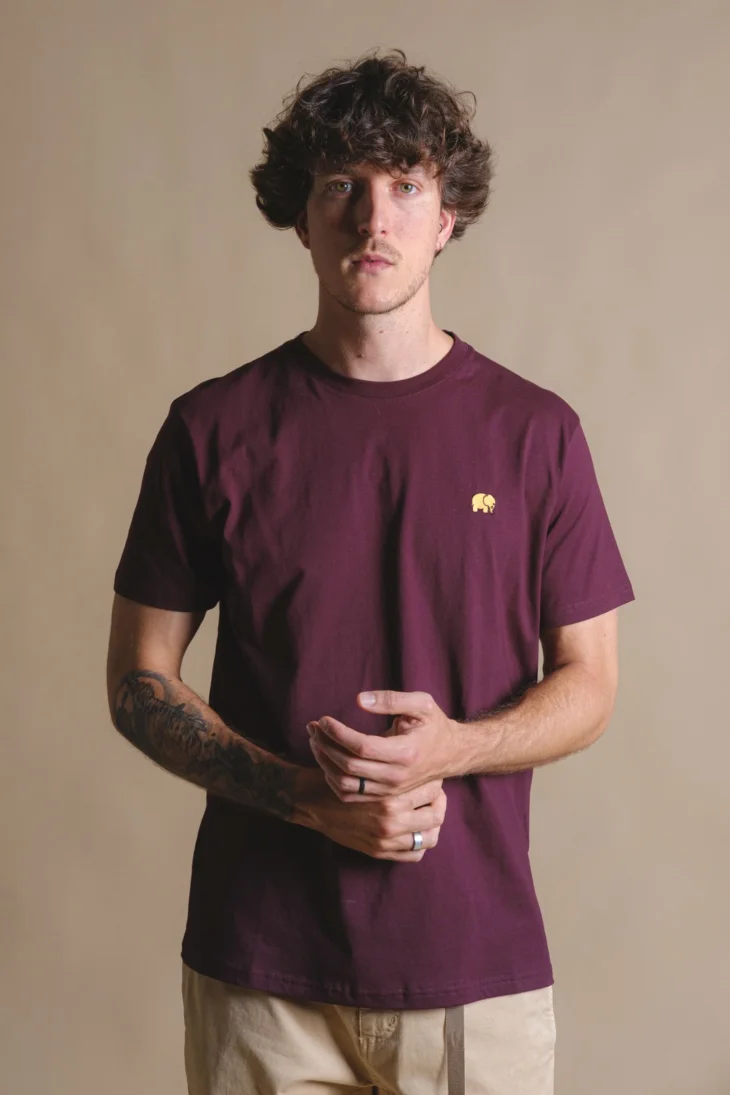 CAMISETA ESSENTIAL BURGUNDY