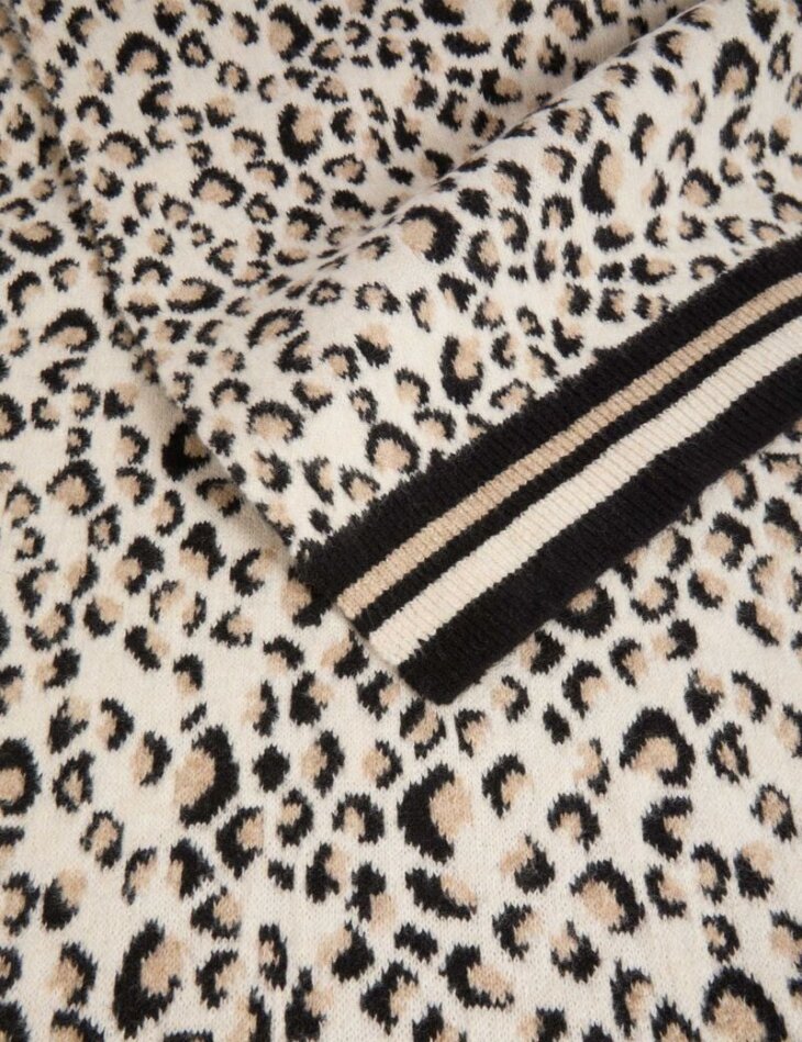 BUFANDA CON ESTAMPADO - Imagen 2