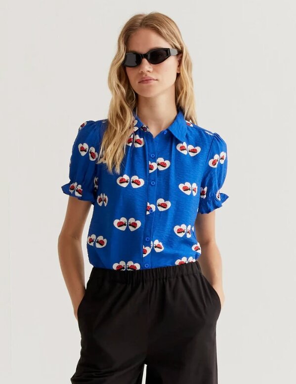 CAMISA CON ESTAMPADA COCCINELLA