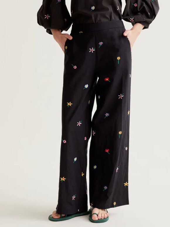 PANTALON CON ESTAMPADO BLACK GARDENER FLOWER
