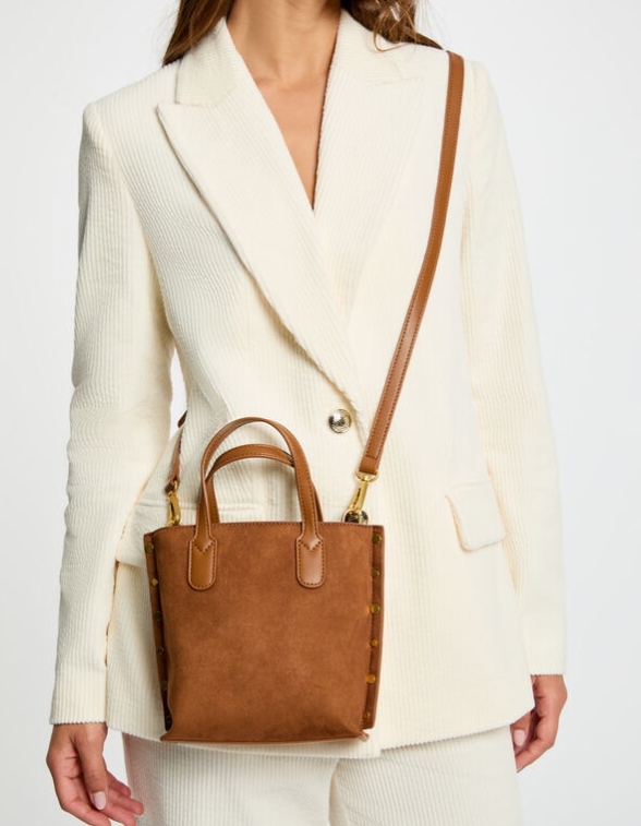 BOLSO TOTE CON TACHUELAS