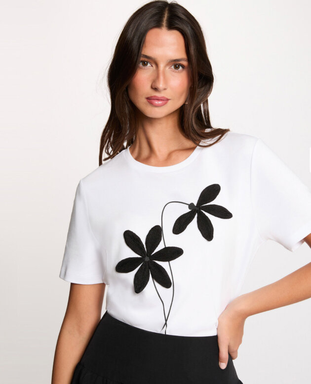 CAMISETA CON CUELLO REDONDO MUJER