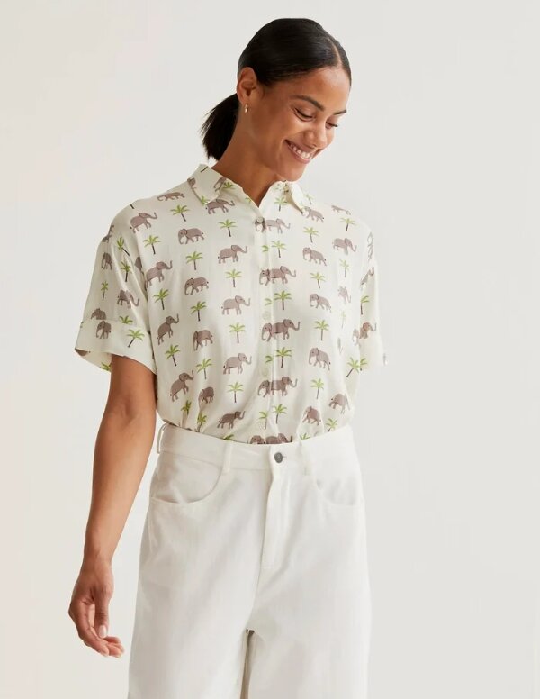 CAMISA CON ESTAMPADO ELEFANTE