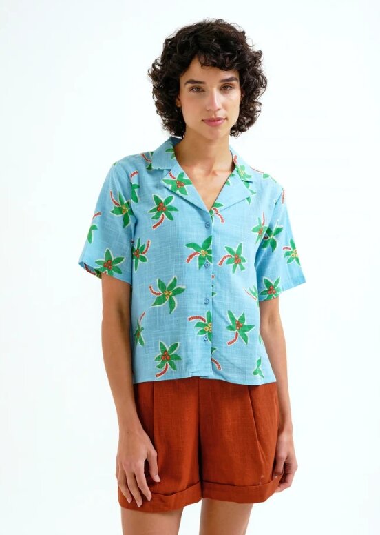 CAMISA CON ESTAMPADO COCOTERO