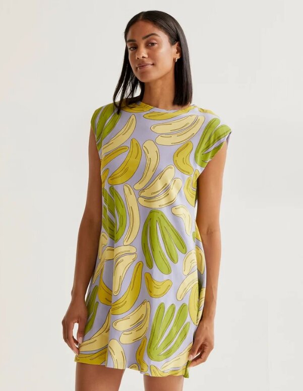 VESTIDO CORTO ESTAMPADO PLATANOS