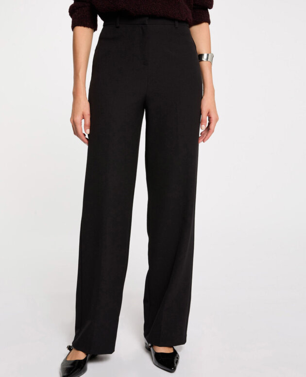PANTALON RECTO CON PINZAS NEGRO