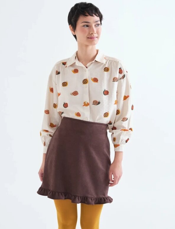 CAMISA CON ESTAMPADO DE CARACOLES