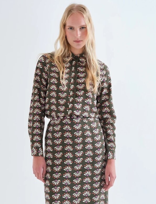 CAMISA CON ESTAMPADO GEOMETRY