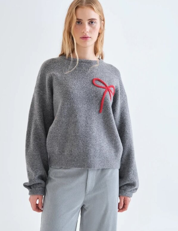 JERSEY PUNTO GRIS CON DETALLE LAZO ROJO