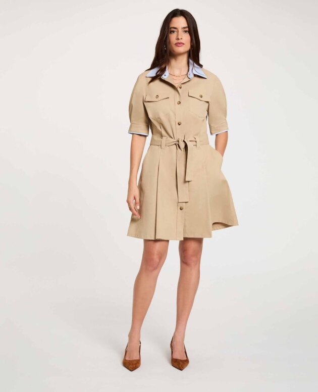 VESTIDO CORTO CON CUELLO DE SOLAPA