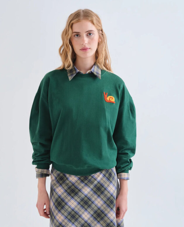 SUDADERA CON PARCHE DE CARACOL