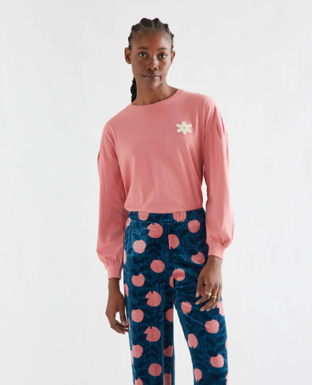 CAMISETA ROSA CON PARCHE FLOR