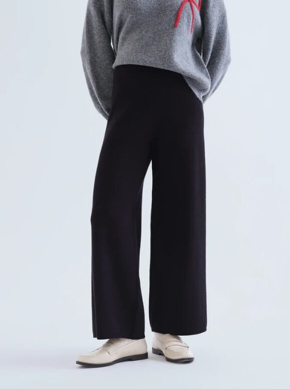 PANTALON PUNTO BASICO NEGRO